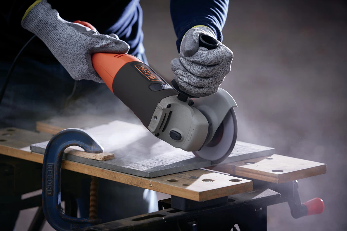 Black & Decker KG1202K-QS Meuleuse D'angle 1200 Watt 125 Mm 1 Black & Decker KG1202K-QS Meuleuse D'angle 1200 Watt 125 Mm